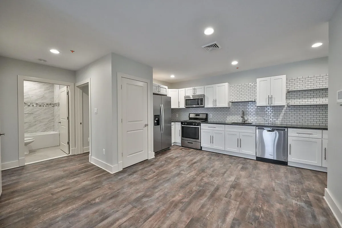Building Photo - 1320 N Franklin St #4