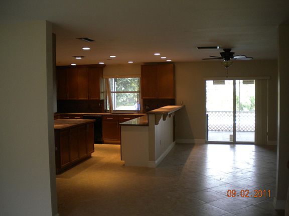 5th image of 4250 SW 95th Ave