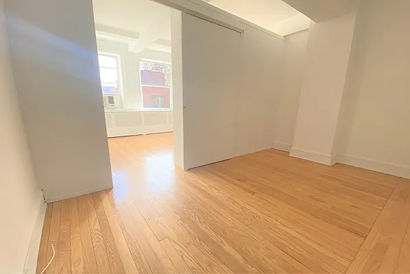 Rented by Manhattan Realty Group | media 14