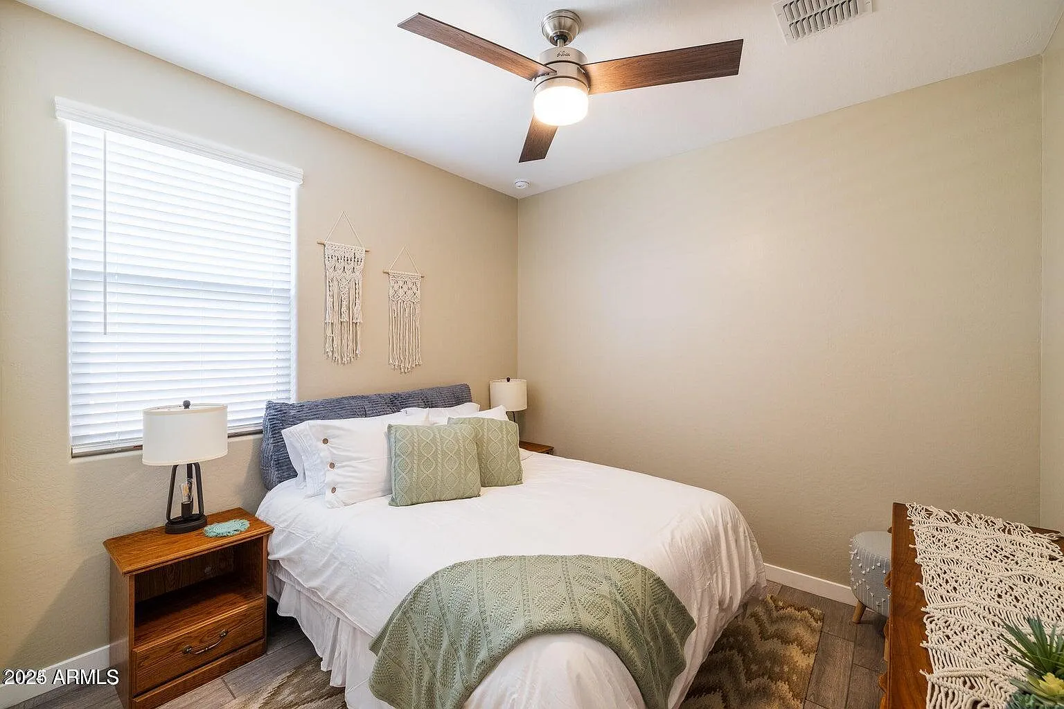 3 bed, 2.0 bath, 1399 sqft, $3,000 — Photo 3
