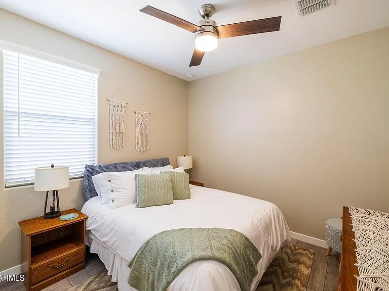 8924 W Solano Dr — Photo 3