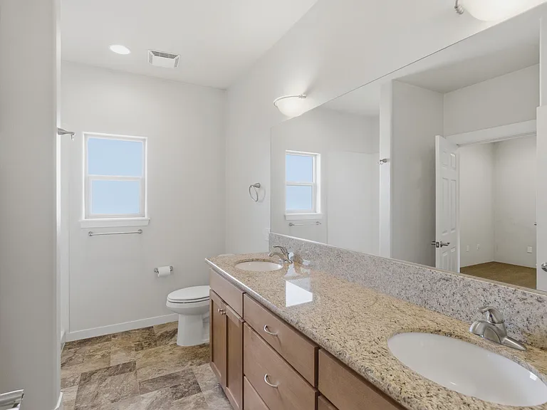 741 SW Kinsington Ct — Photo 5