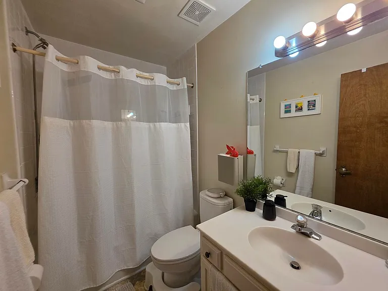 717 Botetourt Gdns — Photo 15