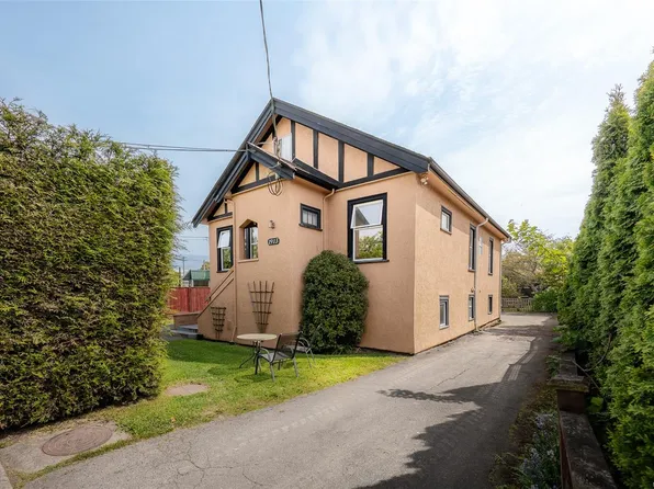 1913 Duchess St, Victoria, BC V8R 4W2