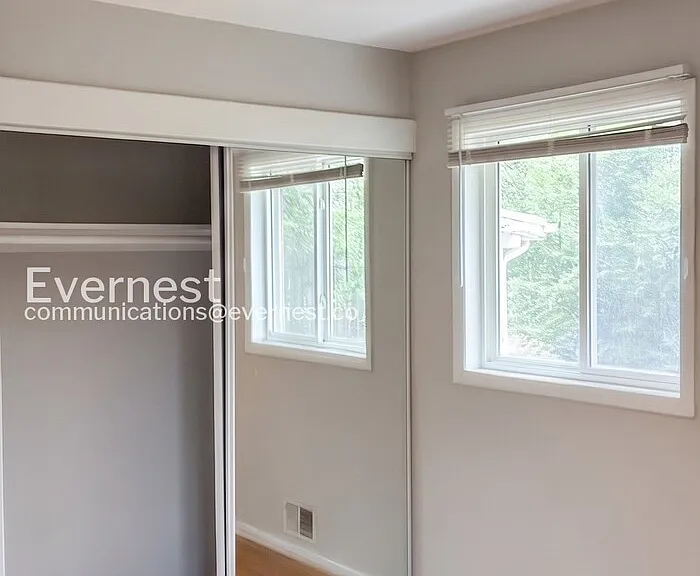 380 Martin Dr — Photo 9
