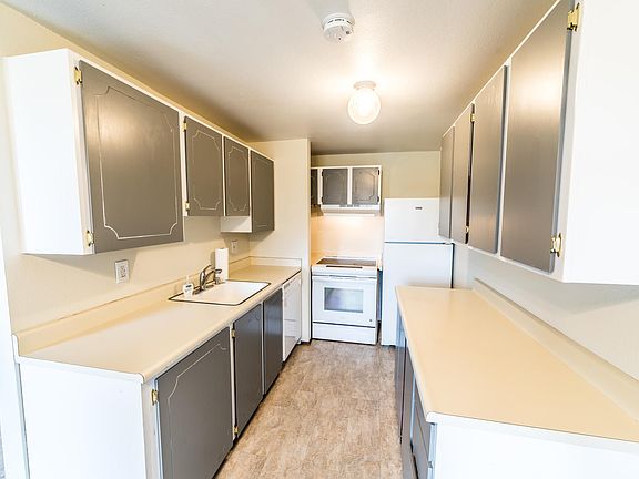 Kitchen (Appliances Included)