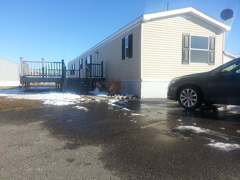 1st image of 9 Hartland St N
