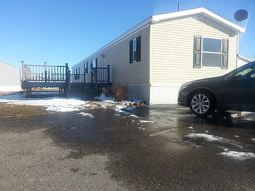9 Hartland St N Photo 1