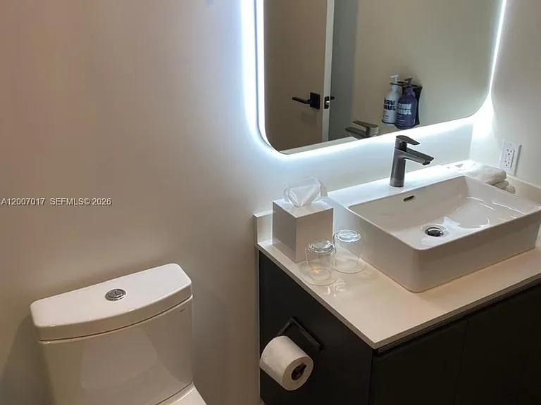 227 NE 2nd St #1910 — Photo 6