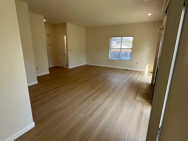 472 Bryan Ave — Photo 11