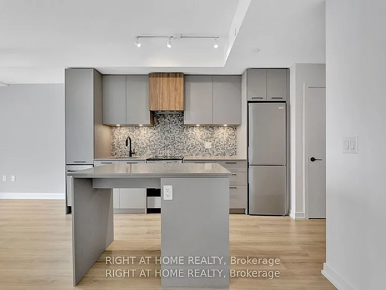 10 Lagerfeld Dr #401 — Photo 17