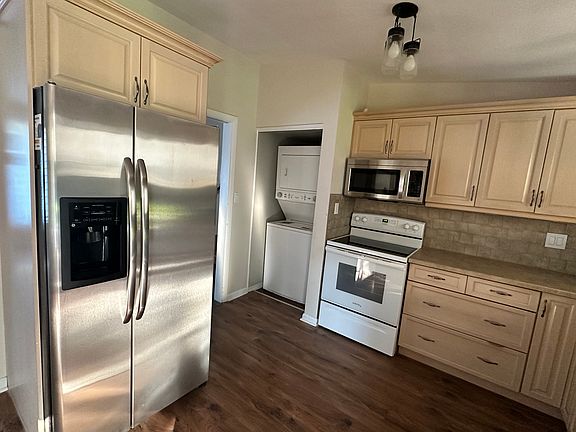 5th image of 3401 Charlevoix Ave