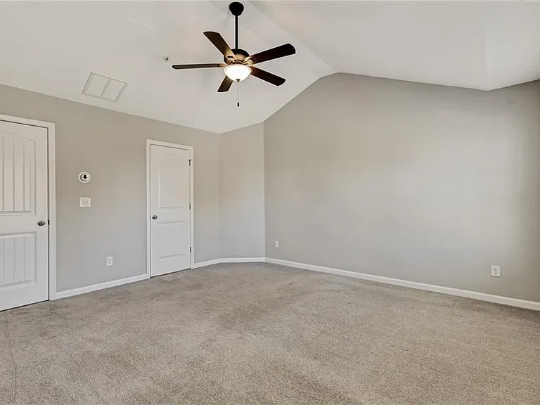 1237 Foxcroft Ln E — Photo 32