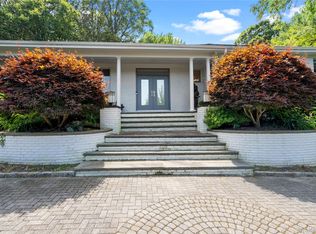 18 Lake Road, Great Neck, NY 11020