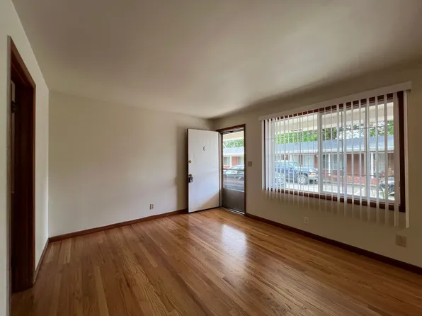 W1319 - Hudson's Bay Court, 1319 E Reserve St #6, Vancouver, WA 98661