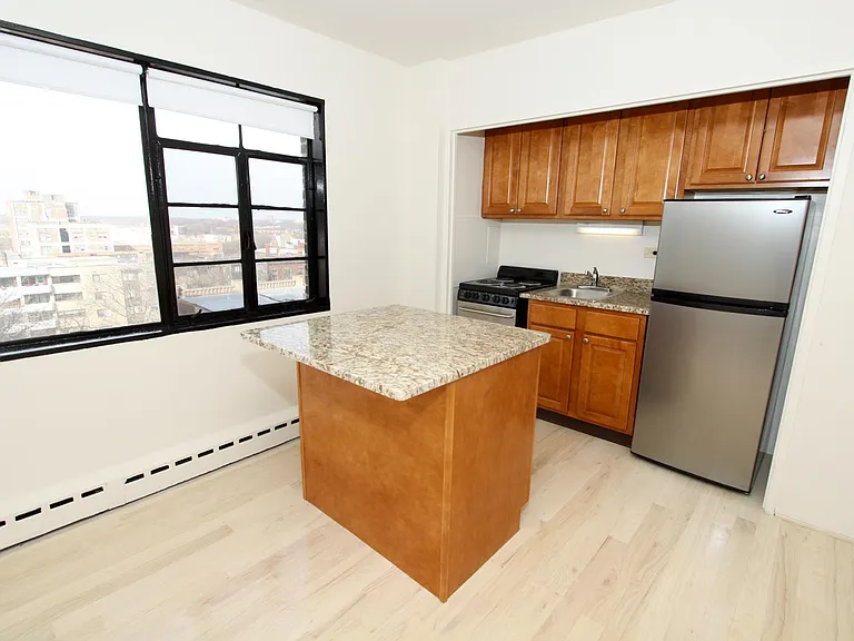 5630 N Sheridan Rd — Photo 1