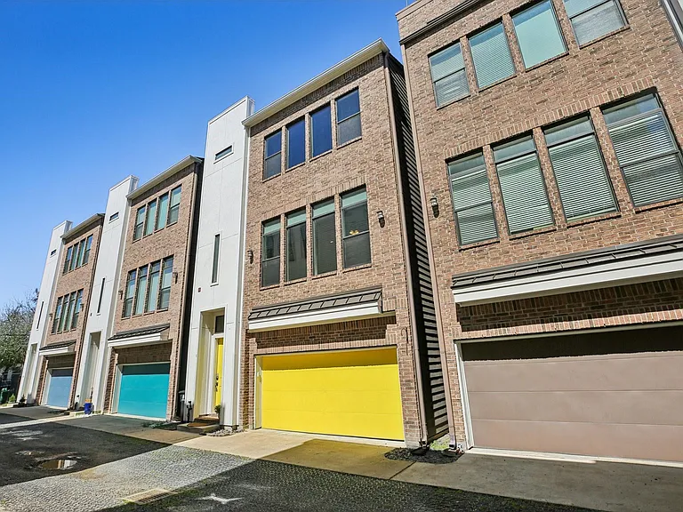 209 Burr St #C — Photo 1