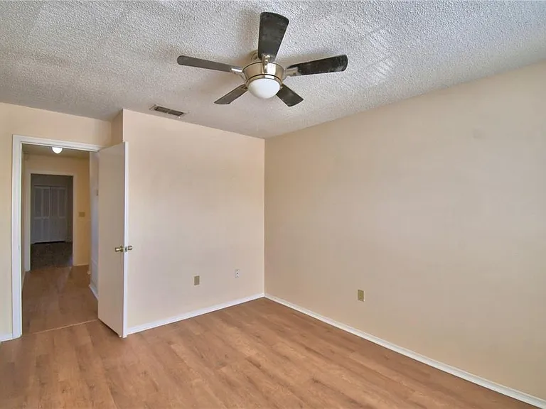 11701 Minto Ct — Photo 44