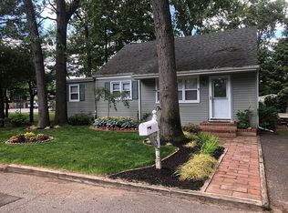 654 Windsor Rd, Brick, NJ 08723