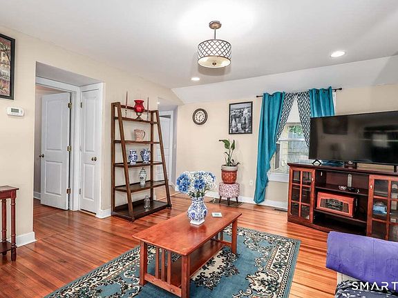 5th image of 70 Dodgingtown Road