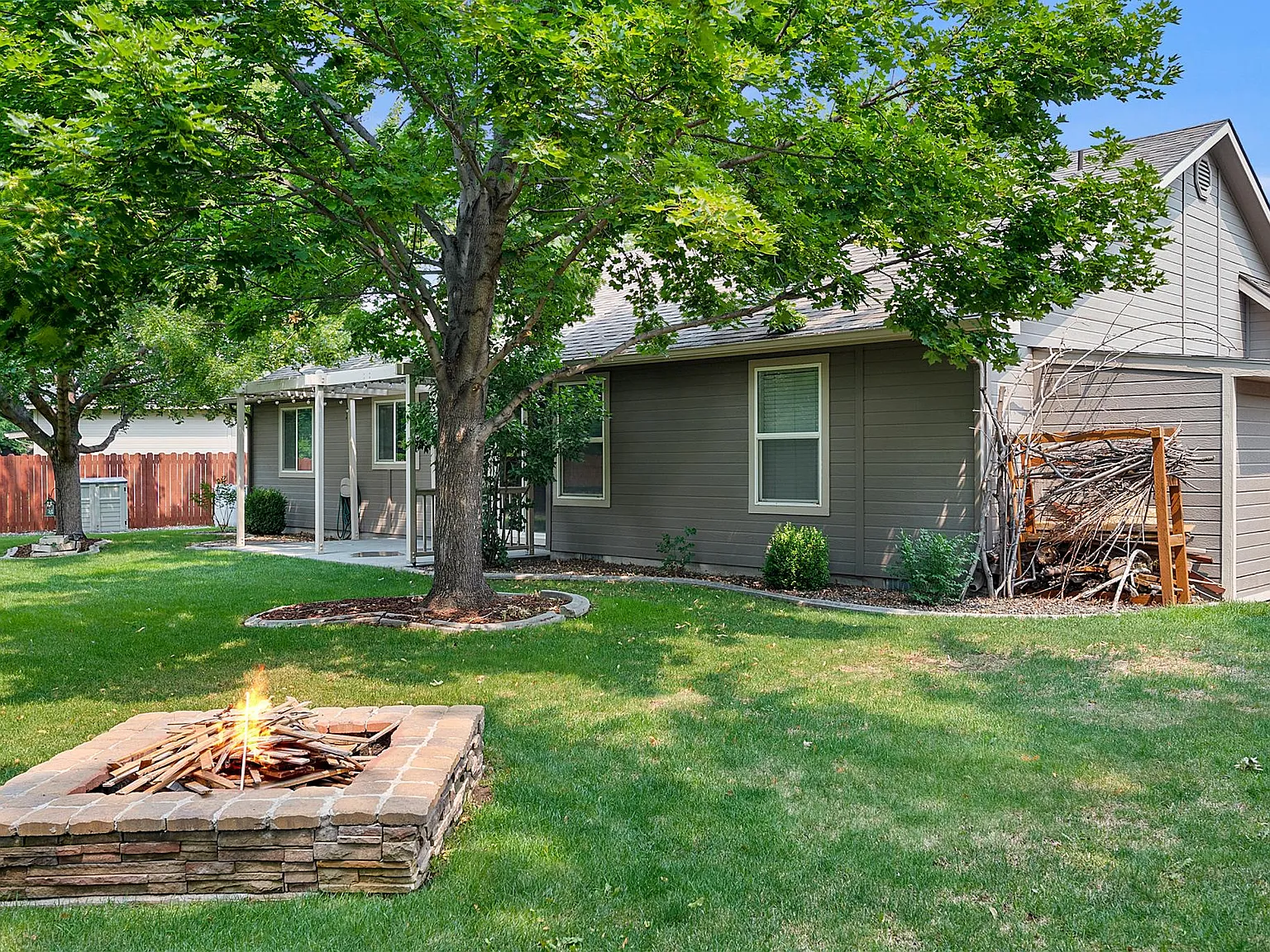 4 bed, 1694 sqft, $2,495 — Photo 2