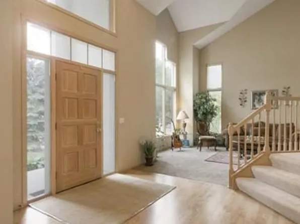8217 W 93rd Street Cir, Bloomington, MN 55438