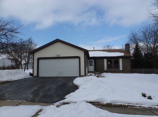 545 Cypress Bridge Rd, Lake Zurich, IL 60047