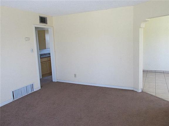 5th image of 378 Edith Dr