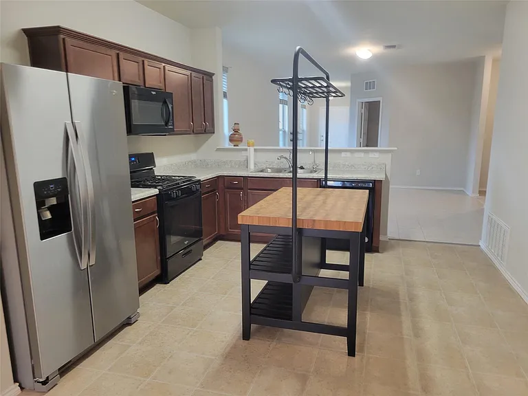 221 Compania Dr — Photo 10