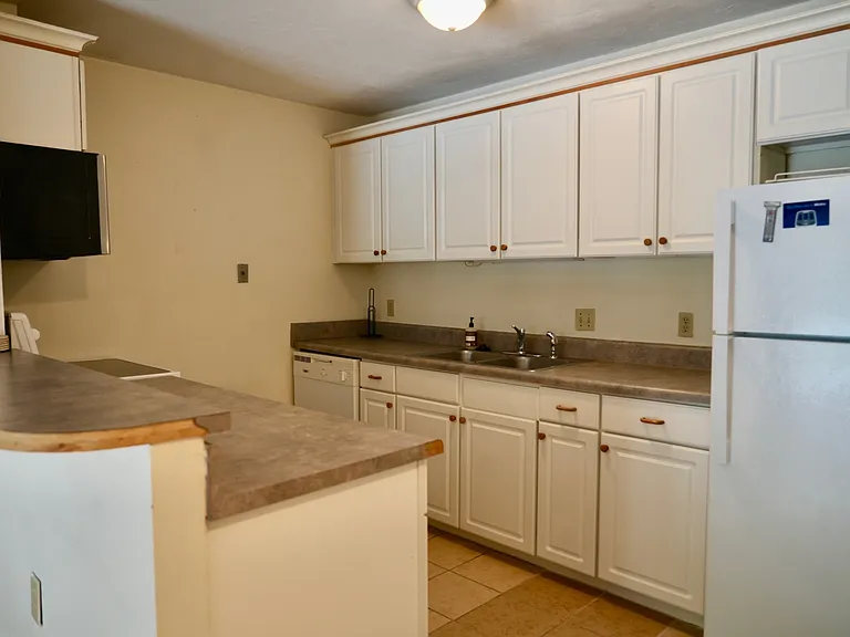 1035 SW 9th St #H21 — Photo 4