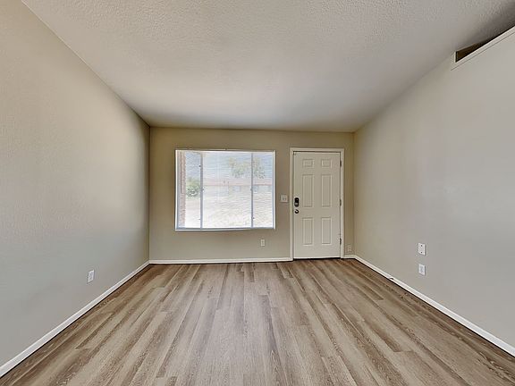 3rd image of 801 W Tonopah Dr