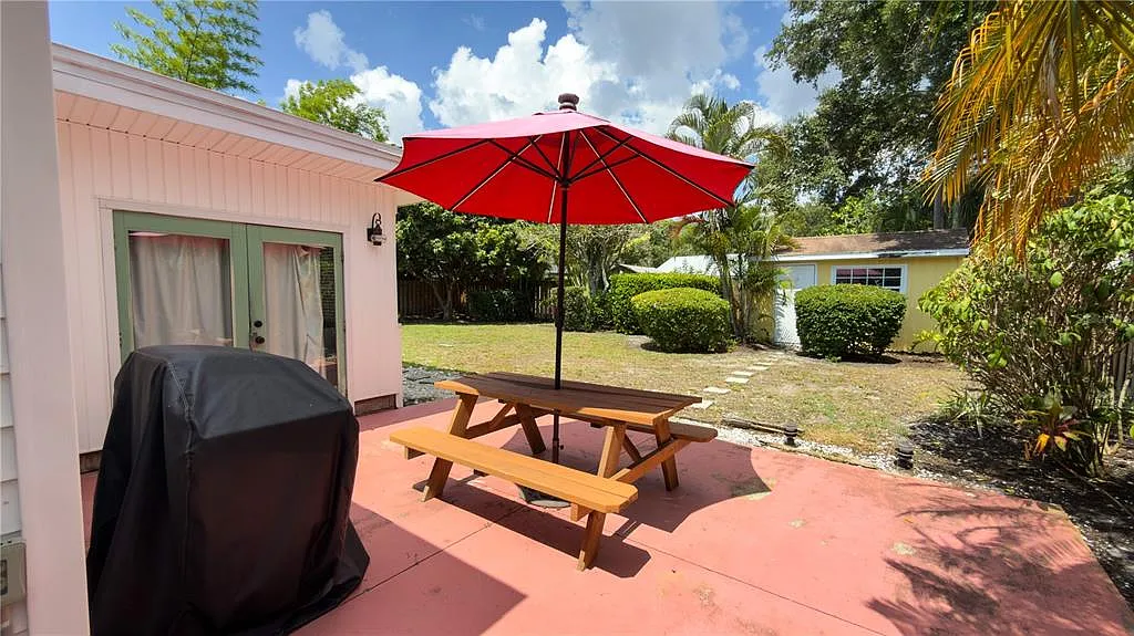 2 bed, 2.0 bath, 1234 sqft, $2,250 — Photo 2