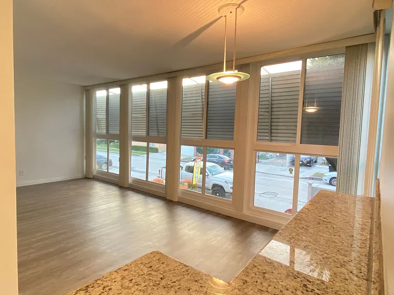 928 S Sherbourne Dr — Photo 4