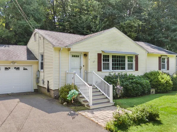5 Rockview Drive, Cheshire, CT 06410