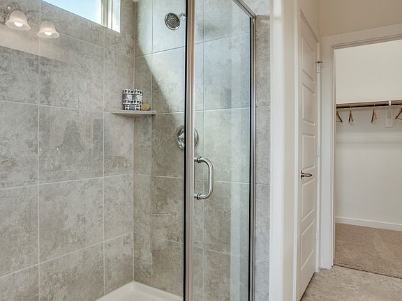 Large shower in optional spa bath
