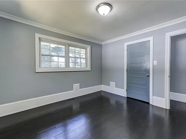 2325 Elmwood Cir SE — Photo 28