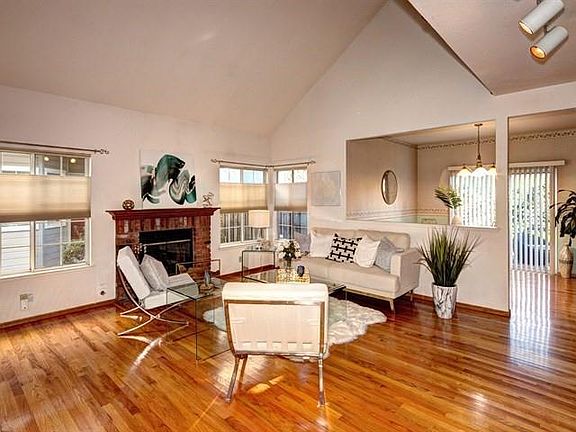 4th image of 1281 Foxwood Dr