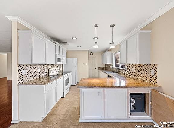 3rd image of 2913 Candleberry Dr
