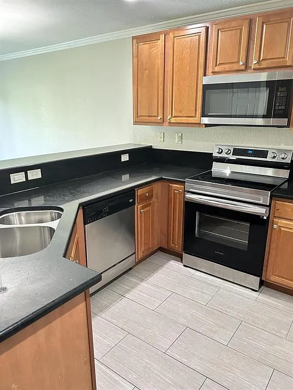 2 bed, 2.5 bath, 1230 sqft, $2,600 — Photo 4