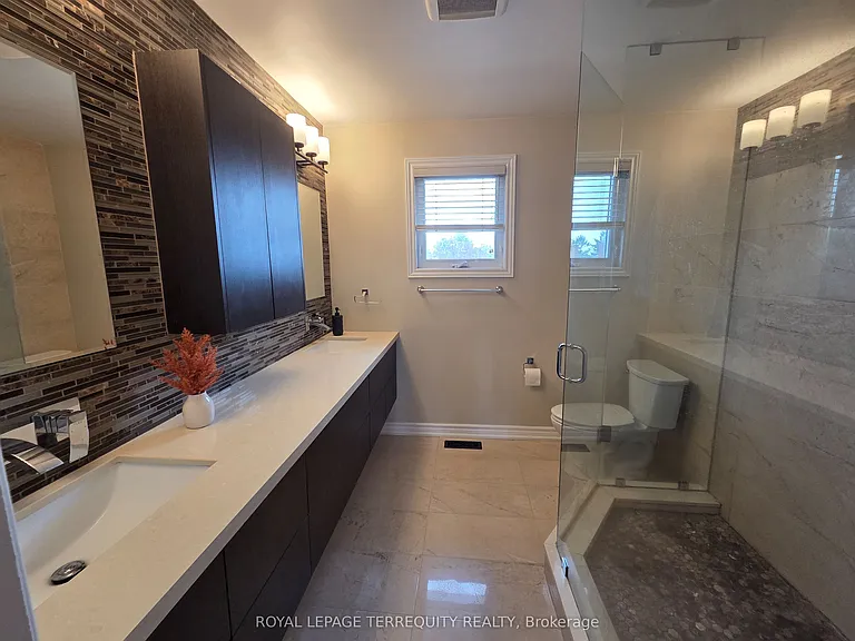 59 Foxhill Dr — Photo 32