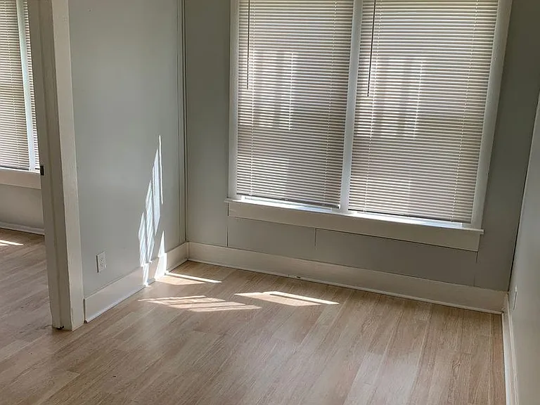 1107 Avenue A — Photo 12