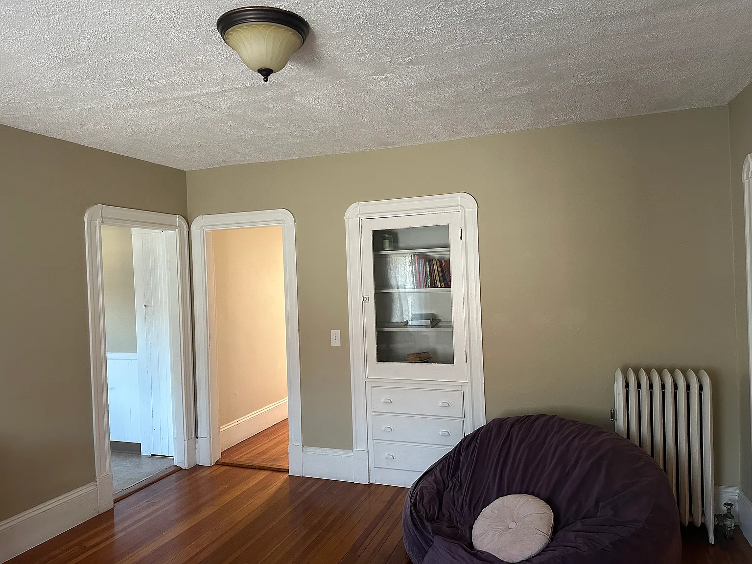 3 bed, 1300 sqft, $2,600 — Photo 2
