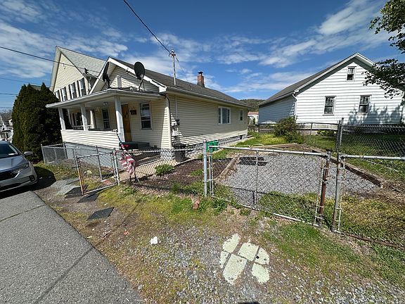 2nd image of 399 Orchard St