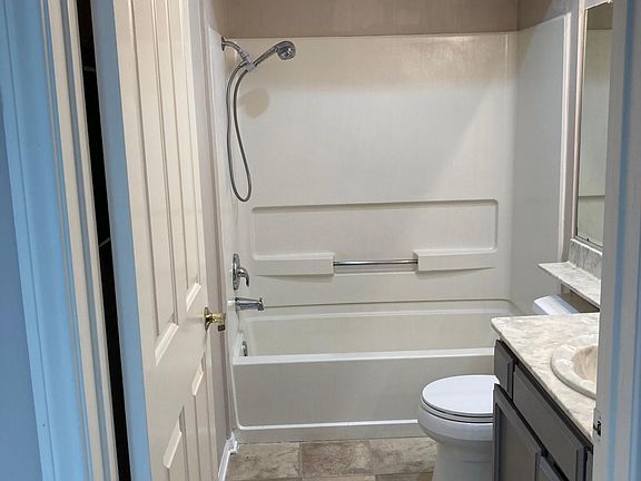 5th image of 4755 Templeton St