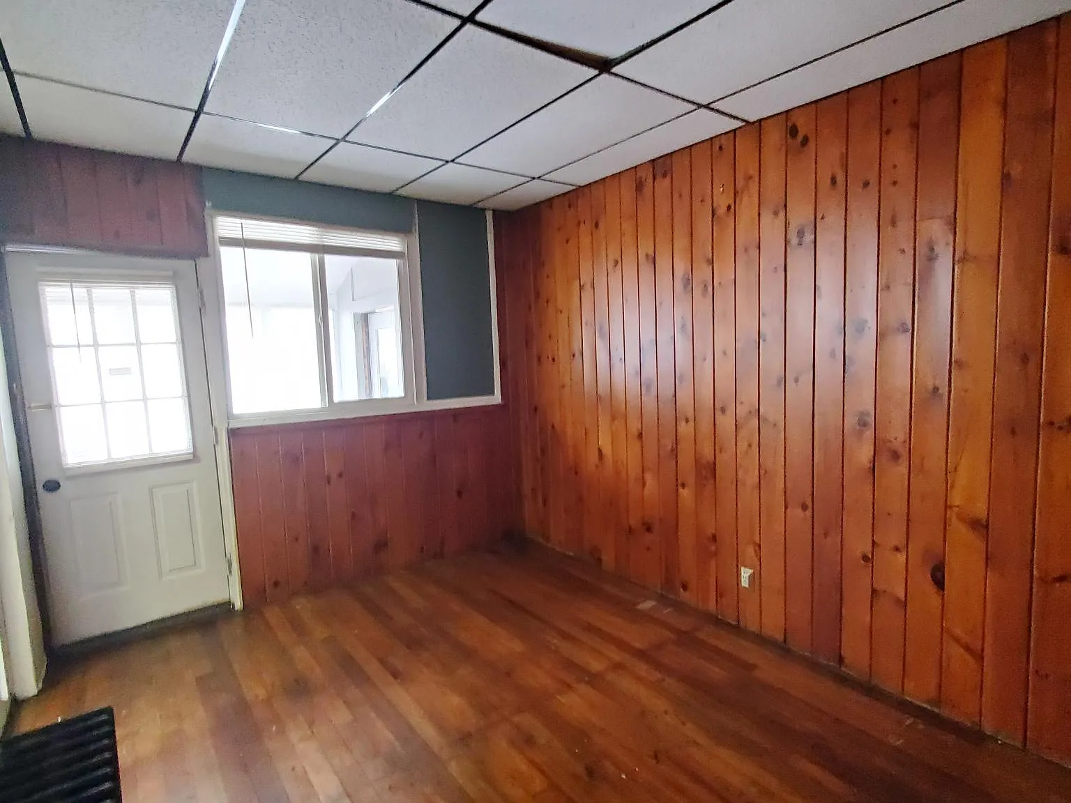 917 Champlin Ave — Photo 4