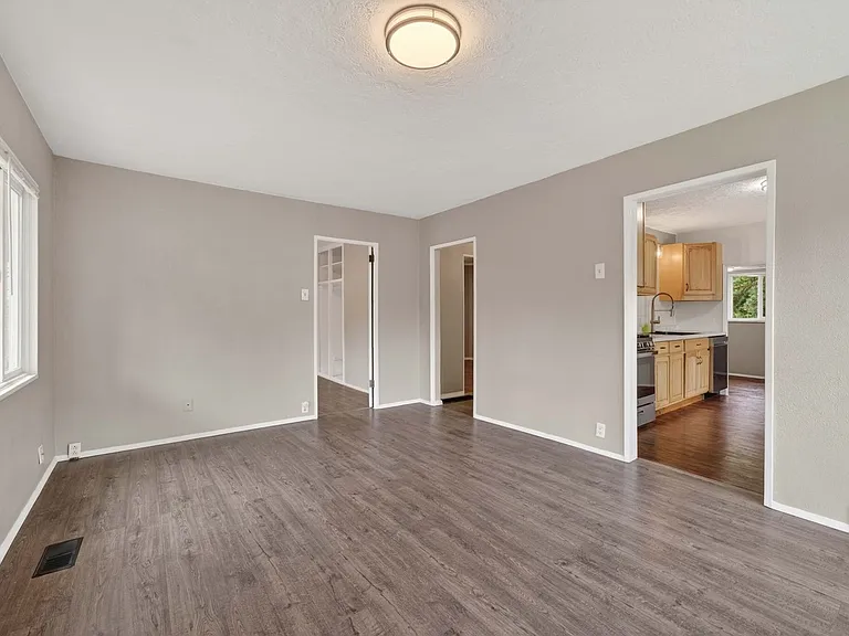 2401 NE Everett St — Photo 6