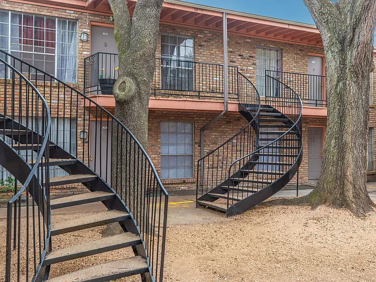 Southern Oaks Apartments — Photo 9