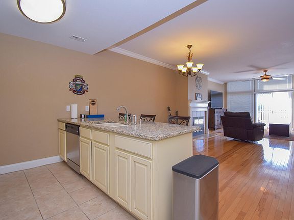 5th image of 100 Harbor Pl SW #310