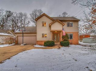 1530 Peterson Ave, West Bloomfield, MI 48324