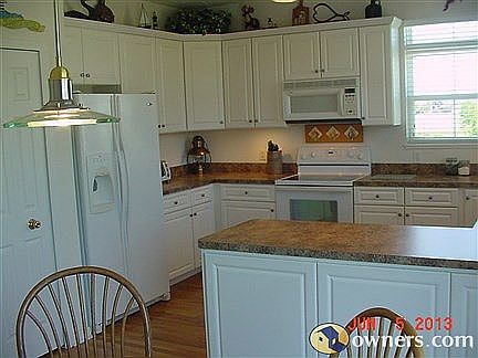 kitchen cabinets & appliances